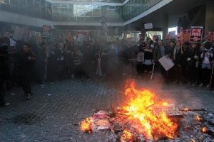 Fire_at_London_demo