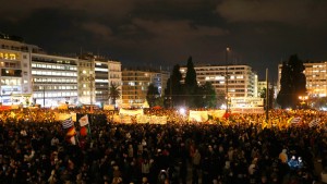 Thousands of Greeks take part in a pro-government demonstration in front of the parliament in Athens February 11, 2015.(Photo: Reuters / Yannis Behrakis)