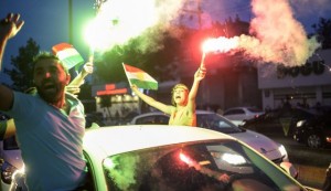 Supporters of pro-Kurdish Peoples' Democratic Party wave Kurdish flags in Diyarbakir, southeastern Turkey, June 7, 2015. (Photo: AFP)