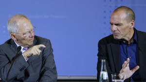 Wolfgang Schäuble and former SYRIZA Minister of Finance Yanos Varoufakis (Photo: Reuters/Fabrizio Bensch)